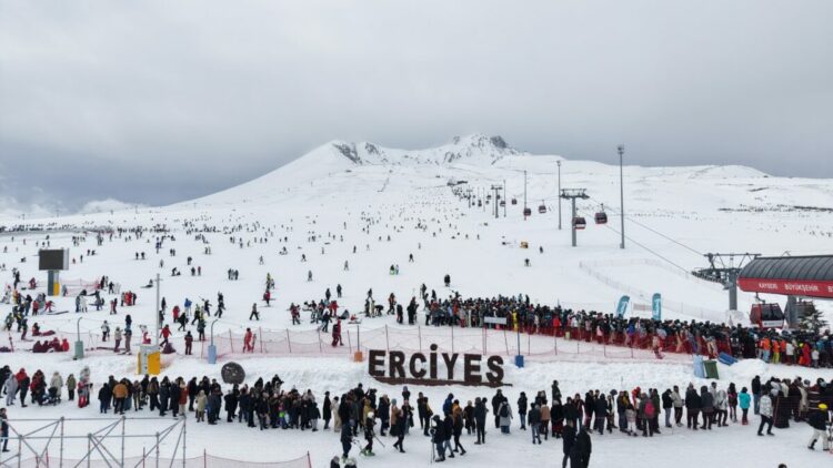 Erciyes, kayak sezonu boyunca 3,3 milyon ziyaretçiyi ağırladı