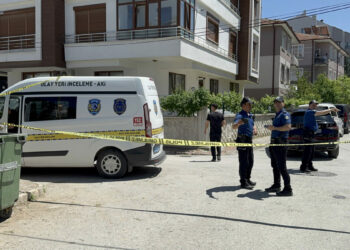 Polis, parkta elleri kanlı buldu; anne ve babasını öldürdüğü ortaya çıktı