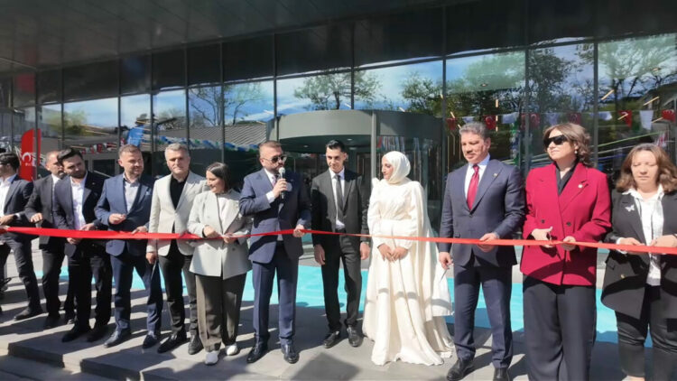 Hadımköy Nikah Sarayı açıldı; kurdeleyi gelin ve damat kesti