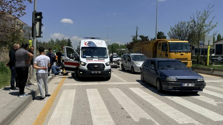 Ankara'da zincirleme kaza: 3 yaralı