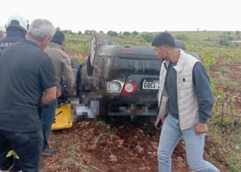 Mardin'de otomobil takla attı; 1 ölü, 2 yaralı