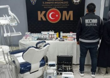 Bursa'da sahte diş hekimlerinin işlettiği kaçak muayenehaneye baskın: 2 gözaltı
