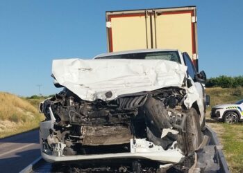 TIR'la çarpışan otomobildeki anne ve kızı öldü, baba ağır yaralı