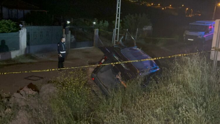 Kırıkkale'de hafif ticari araç şarampole devrildi; 1 ölü, 3 yaralı