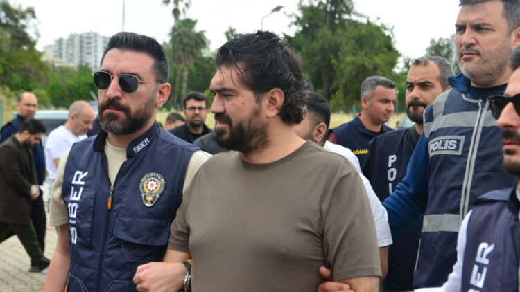 Adana merkezli yasa dışı bahis operasyonu şüphelileri, adliyeye sevk edildi