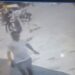 Taksim’de kazmayla esnafa saldırdılar; tekme tokat dayak yediler