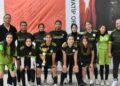 Gaziemir İmam Hatip Ortaokulu'nun kız futbol takımı beton zeminden namağlup şampiyonluğa uzandı