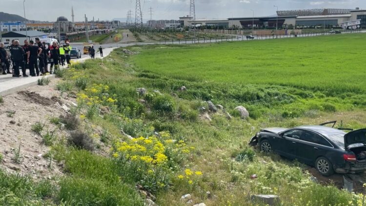 Polisin ‘dur’ ihtarına uymayan sürücünün otomobili şarampole yuvarlandı