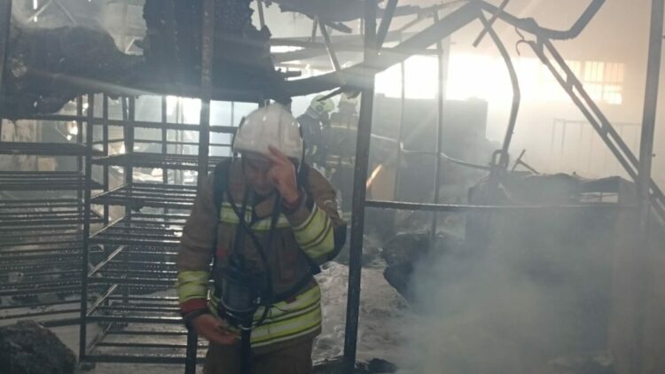 Hatay’da iş yerinde çıkan yangın söndürüldü
