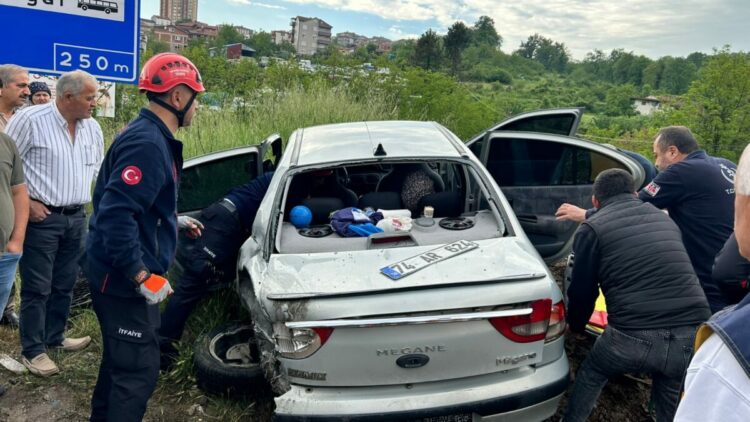 TIR, otomobille çarpıştıktan sonra devrildi: 6 yaralı