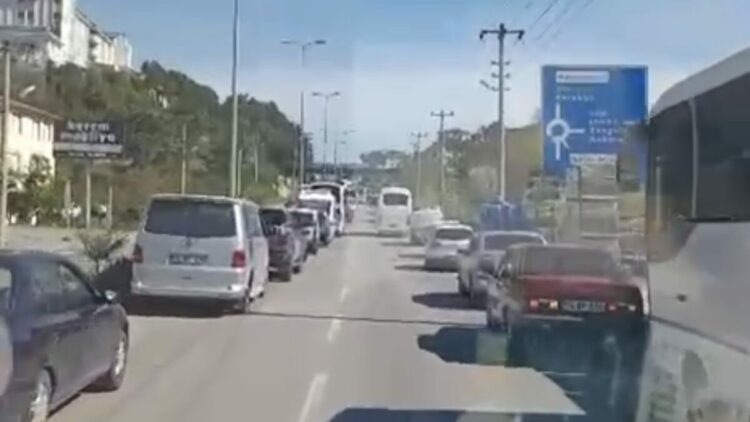 Ambulansa fermuar sistemiyle yol verdiler