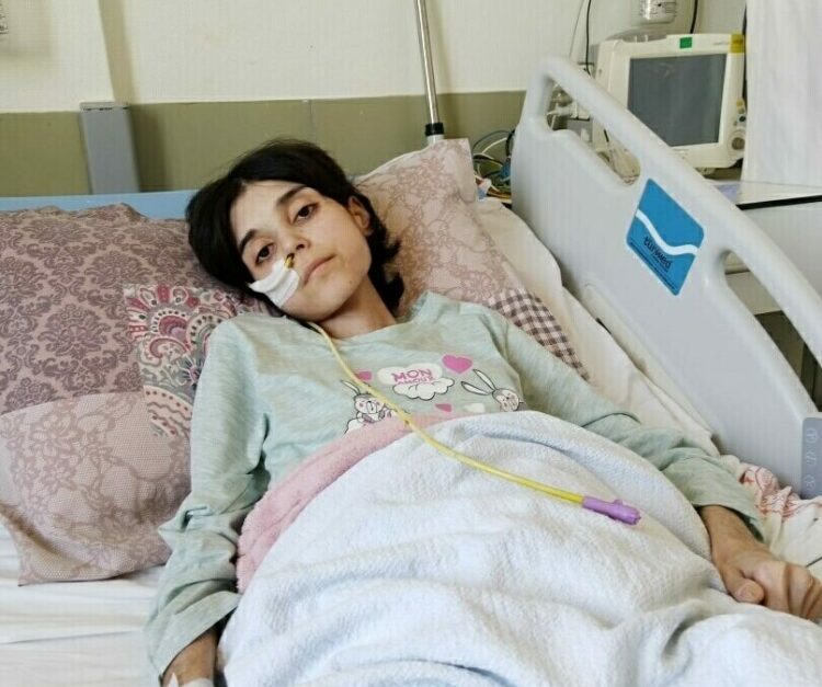 Ünzile, ameliyat sonrası protein emilim bozukluğu nedeniyle 18 yaşına 30 kiloyla giriyor