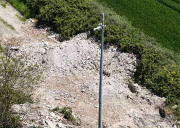 Kaçak moloz dökenleri güvenlik kameraları da engelleyemedi; 'Gece gündüz döküp kaçıyorlar'