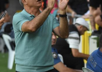 Karşıyaka'da Basatemür'den veda