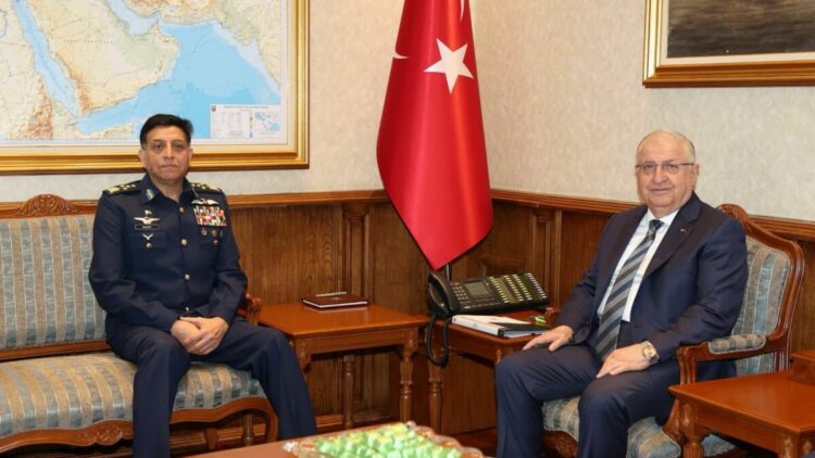 Bakan Güler, Pakistan Hava Kuvvetleri Komutanı Orgeneral Sidhu'yu kabul etti