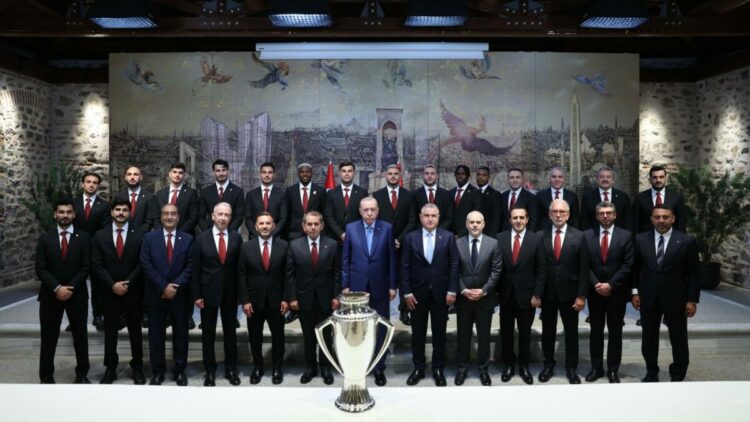 Cumhurbaşkanı Erdoğan, Süper Lig şampiyonu Galatasaray'ı kabul etti