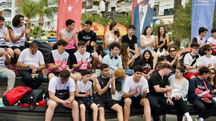 Kuşadası'nda 19 Mayıs coşkusu