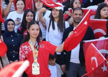 Avrupa Şampiyonu Nehir’e Turgutlu’da coşkulu karşılama