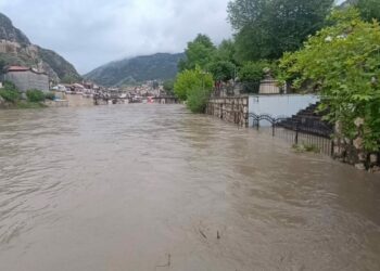 Amasya Valisi Bakan’dan Yeşilırmak uyarısı