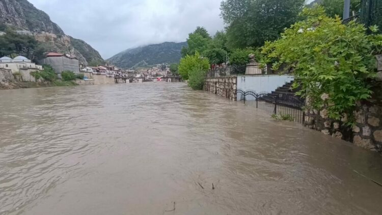 Amasya Valisi Bakan’dan Yeşilırmak uyarısı