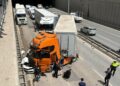 Kazada TIR ile duvar arasına sıkışan otomobilin sürücüsü hafif yaralandı