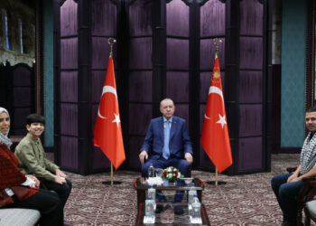 Cumhurbaşkanı Erdoğan, Gazzeli Ebu Cezer ve ailesini kabul etti