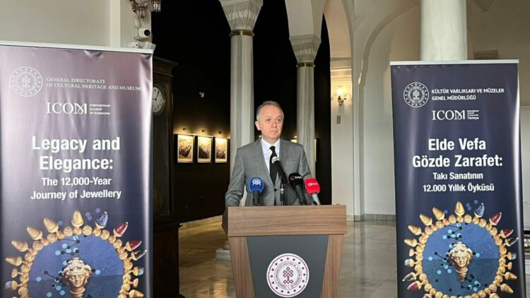 Ankara'da 'Takı Sanatının 12 Bin Yıllık Öyküsü' sergisi açıldı