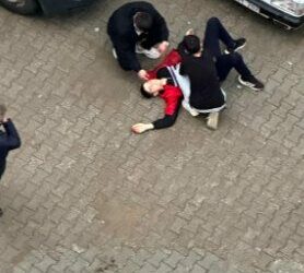 Kuzenini tabancayla ağır yaraladı