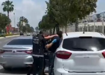 Takibe alınan otomobilden 23 kilo 984 gram esrar ele geçirildi