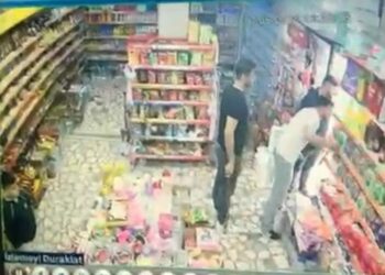 Sultangazi'de markete saldıran engelli bireyi annesi durduramadı