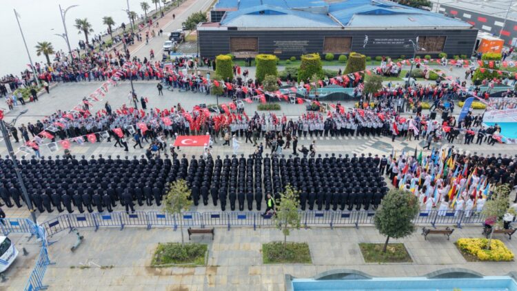 Samsun’da 19 Mayıs kutlamalarında ‘Bayrak Devir Teslim’ töreni