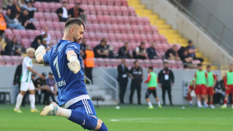 Eski Karşıyakalılar play-off'ta güldü