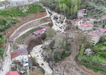 Beyttüşebap'ta derelere yakın 20 ev tahliye edildi