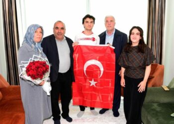 CİMER, Türk bayrağı isteyen gencin talebini karşıladı