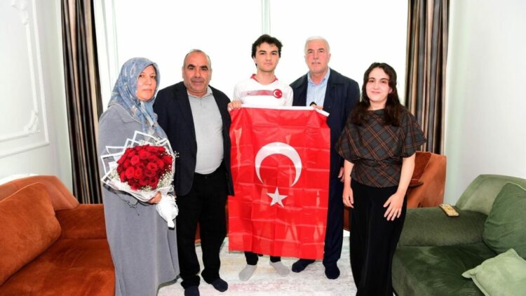CİMER, Türk bayrağı isteyen gencin talebini karşıladı