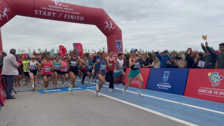 Ankara'da 'Geleneksel 19 Mayıs Ankara Yarı Maratonu' ve 'Halk Koşusu'