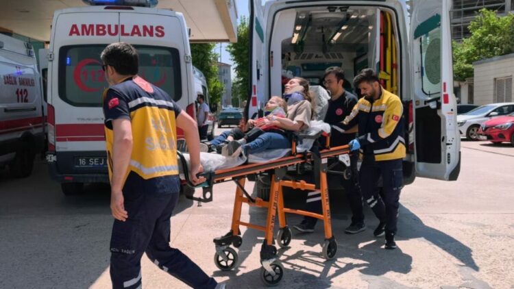 Otomobil takla attı; 1’i çocuk, 5 yaralı