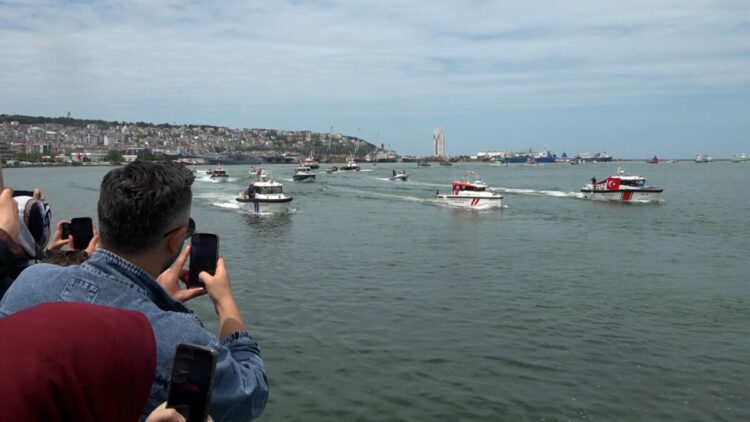 Samsun’da 19 Mayıs’a özel deniz geçit töreni ilgiyle izlendi