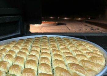 Baklava ustaları 24 saat bayram mesaisinde