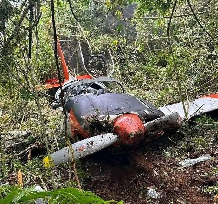 Filipinler'de askeri eğitim uçağı düştü: 2 yaralı