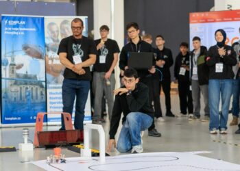 143 yıllık lisenin öğrencileri robot yarışmasında dünya 2’ncisi oldu; hedef şampiyonluk