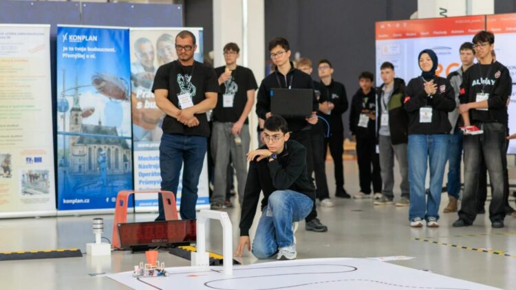 143 yıllık lisenin öğrencileri robot yarışmasında dünya 2’ncisi oldu; hedef şampiyonluk