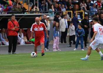 Muğla’da başkanlar ve ünlüler sahaya indi