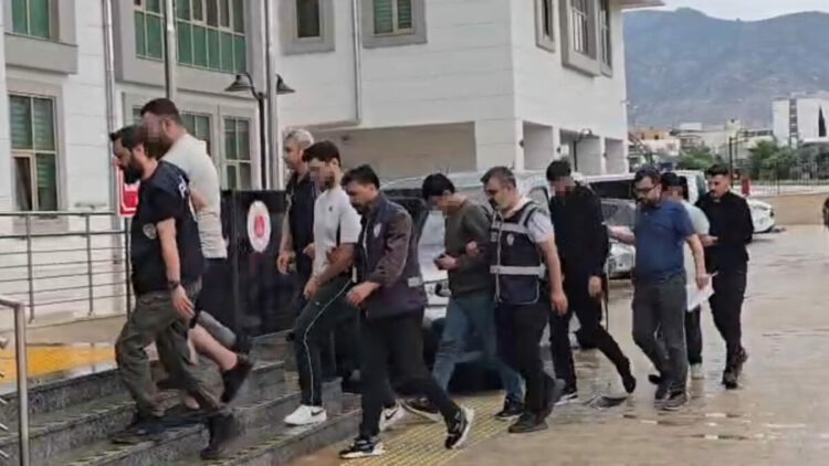 Adana'daki cinayette 5 şüpheli adliyede