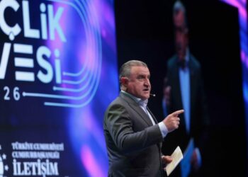 Bakan Bak: Gençlerin 5 bin 400 projesine destek olduk