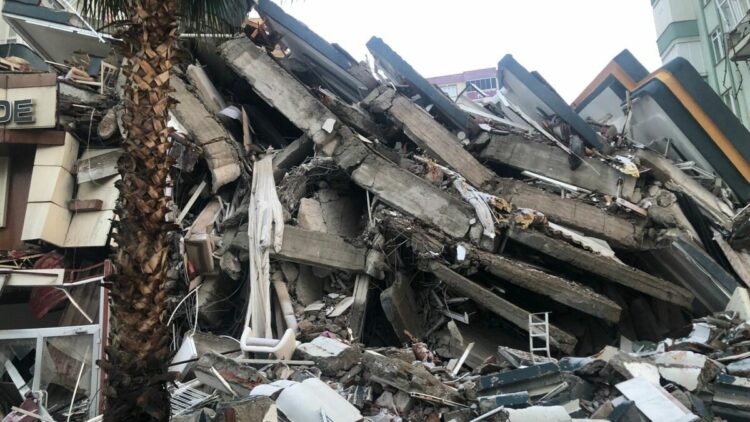 19 kişinin öldüğü Fazilet Apartmanı davasında ek rapor alınacak