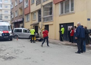 Hafif ticari araç, 3 yayaya çarptı