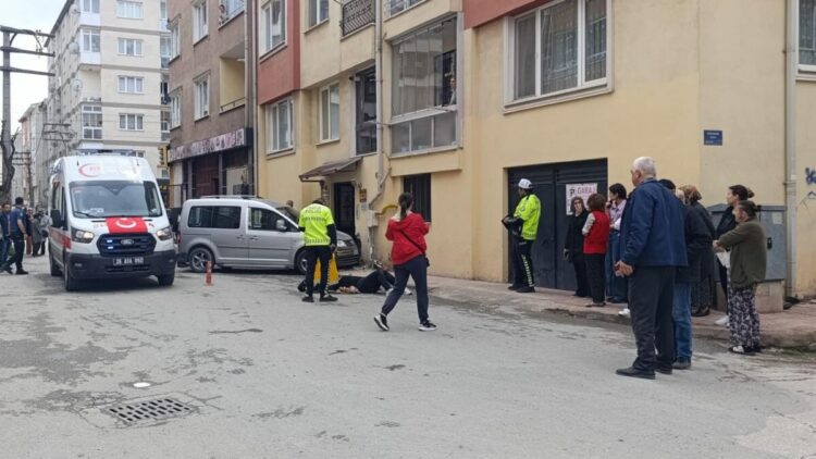 Hafif ticari araç, 3 yayaya çarptı