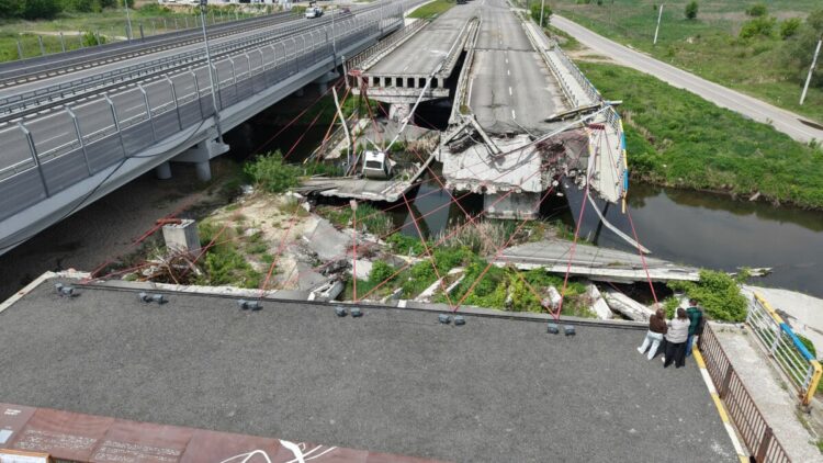 Rusya savaşında havaya uçurulan köprü, savaş anıtı olacak