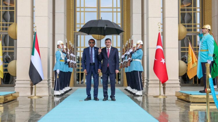 Cumhurbaşkanı Yardımcısı Yılmaz, Sudan Başbakanı İdris ile görüştü